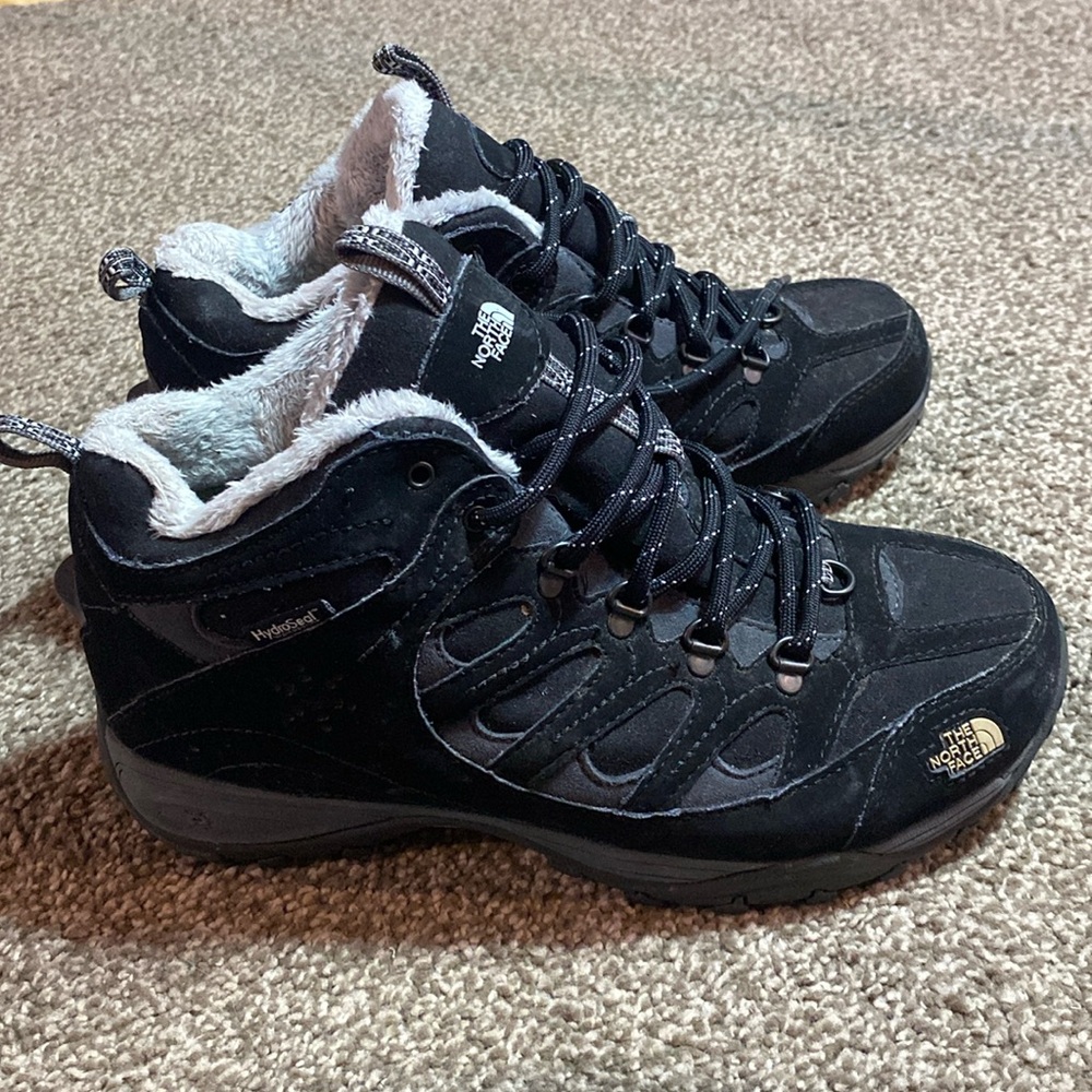 The North Face like new black winter lace up boots waterproof